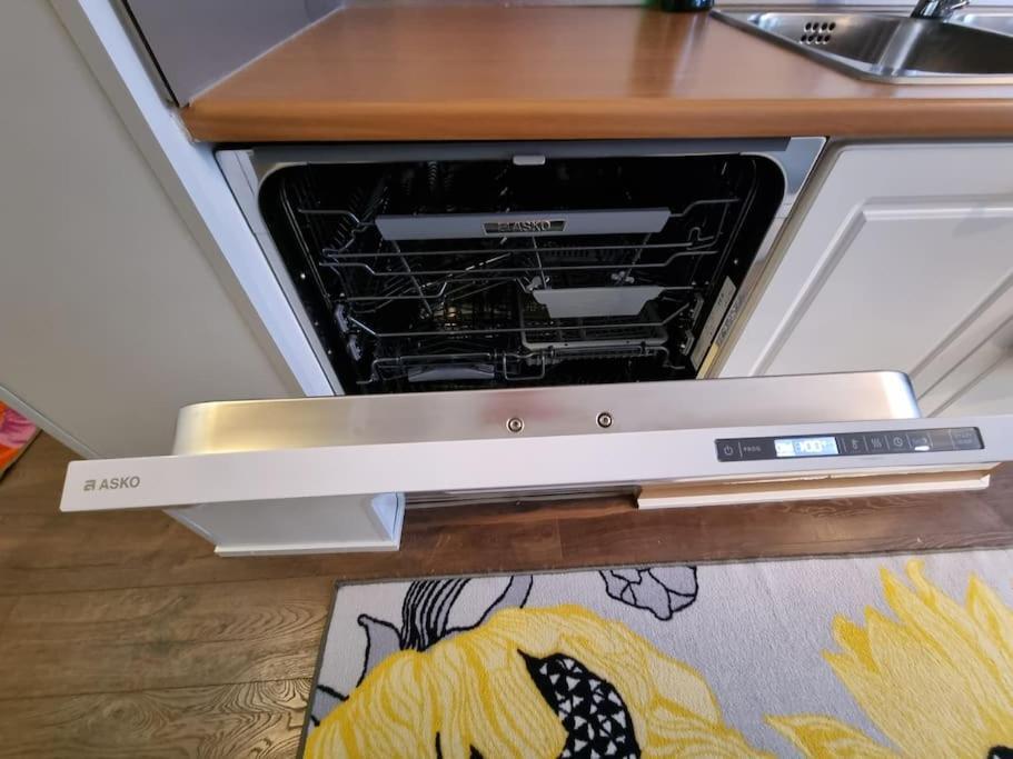 Valoisa Huoneisto Jossa Erinomaiset Vuoteet. ミッケリ エクステリア 写真